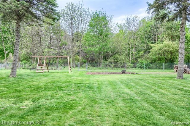 2390 N Vassar Road, Davison, MI 48423