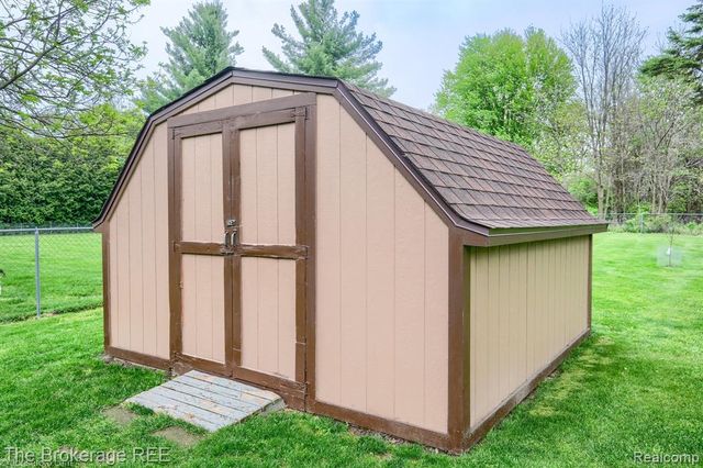 2390 N Vassar Road, Davison, MI 48423