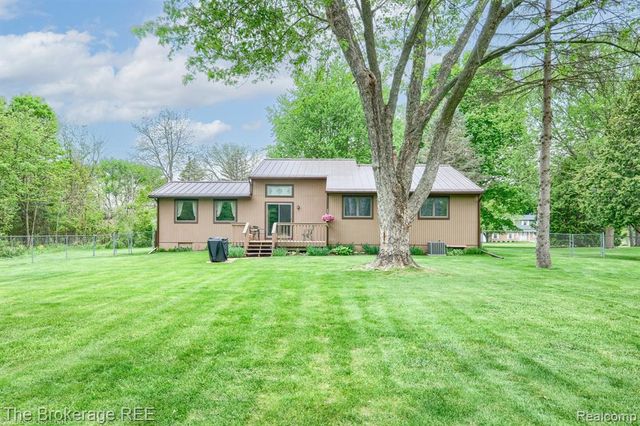 2390 N Vassar Road, Davison, MI 48423