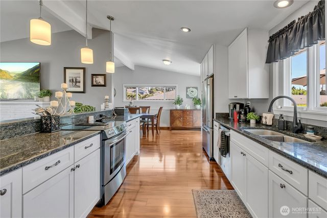 511 S 196th Street, Des Moines, WA 98148