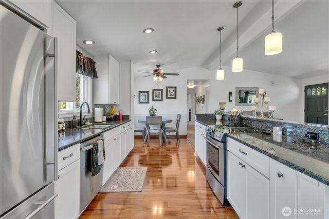 511 S 196th Street, Des Moines, WA 98148