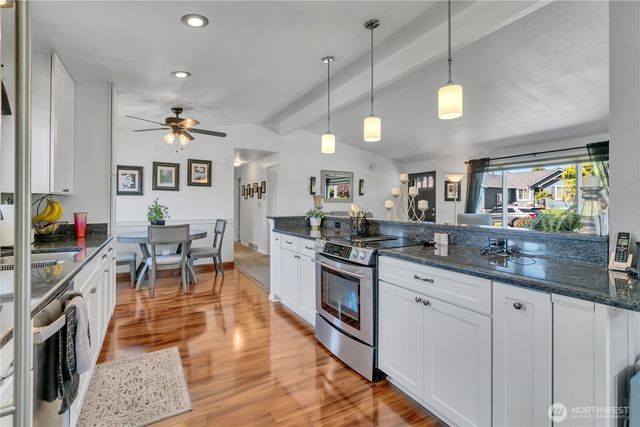 511 S 196th Street, Des Moines, WA 98148