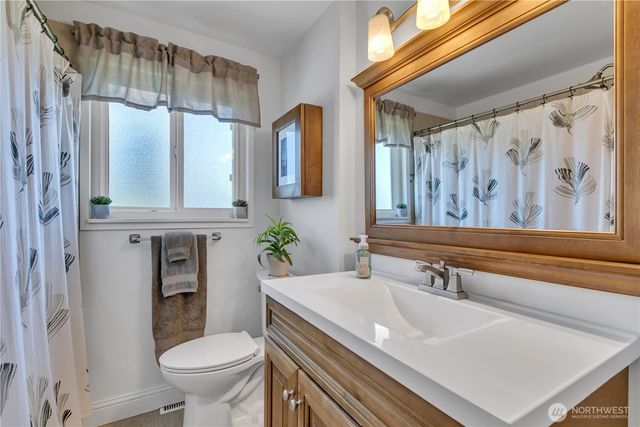 511 S 196th Street, Des Moines, WA 98148