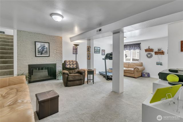 511 S 196th Street, Des Moines, WA 98148