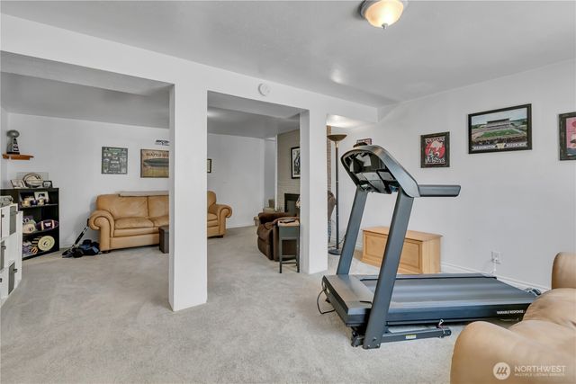 511 S 196th Street, Des Moines, WA 98148