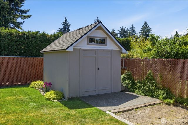 511 S 196th Street, Des Moines, WA 98148