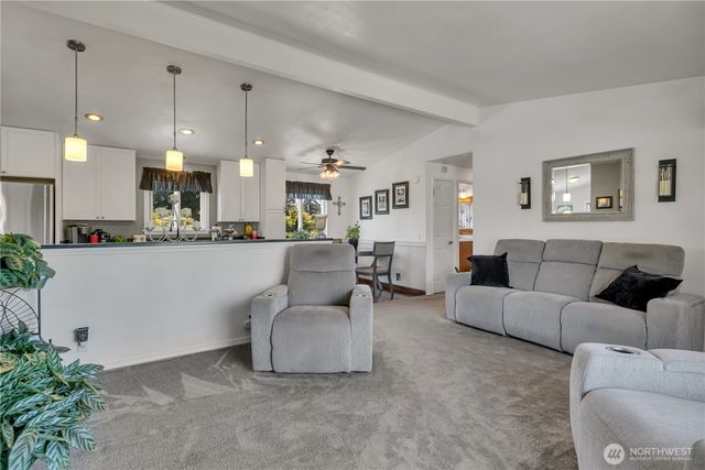 511 S 196th Street, Des Moines, WA 98148