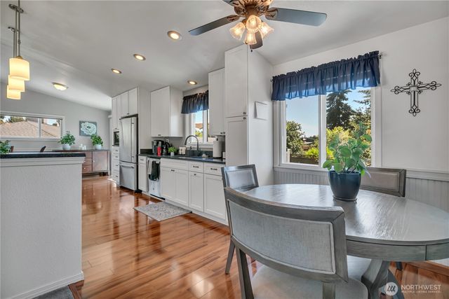 511 S 196th Street, Des Moines, WA 98148