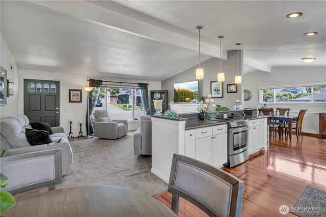 511 S 196th Street, Des Moines, WA 98148