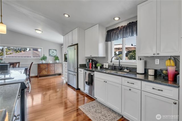 511 S 196th Street, Des Moines, WA 98148
