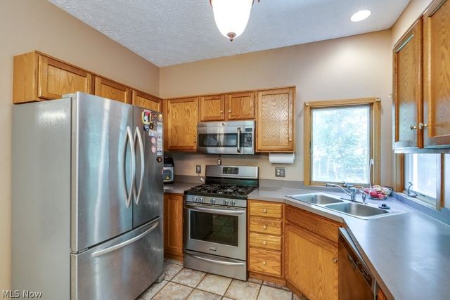 5209 Orchard Lane, North Ridgeville, OH 44039