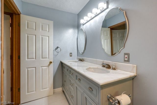 5209 Orchard Lane, North Ridgeville, OH 44039