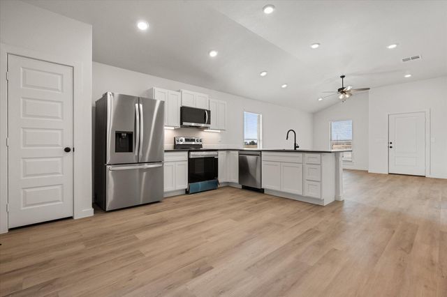 2426 Aberdeen Avenue, Wolfforth, TX 79382