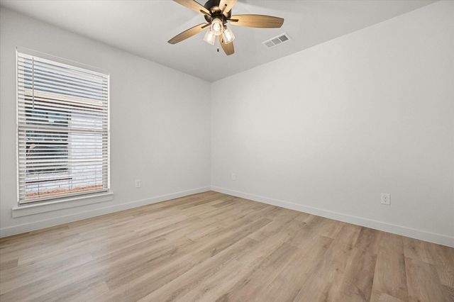 2426 Aberdeen Avenue, Wolfforth, TX 79382
