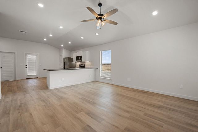 2426 Aberdeen Avenue, Wolfforth, TX 79382