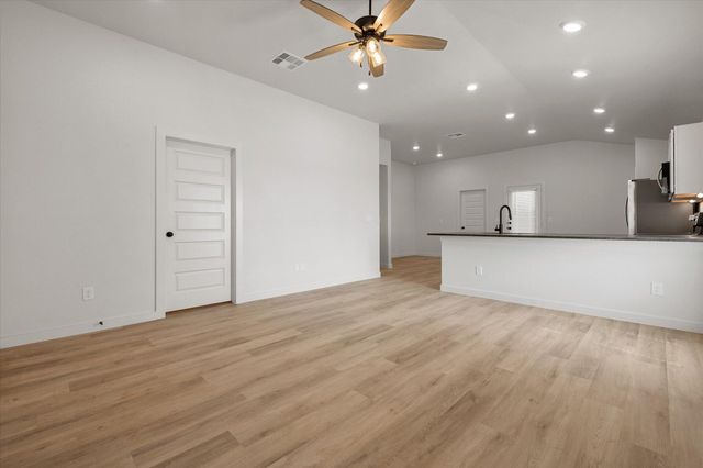 2426 Aberdeen Avenue, Wolfforth, TX 79382