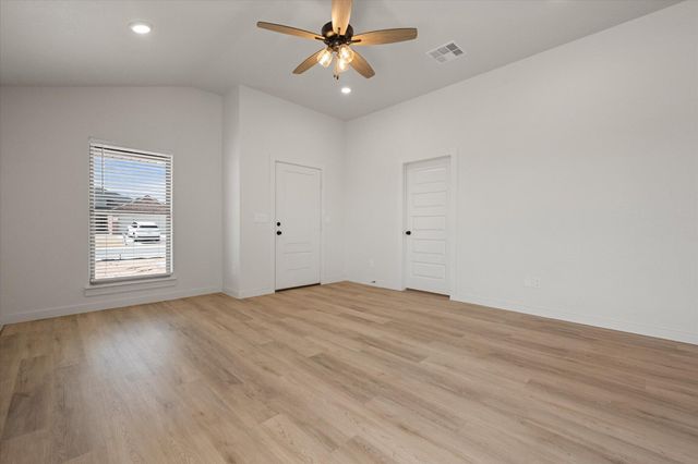 2426 Aberdeen Avenue, Wolfforth, TX 79382