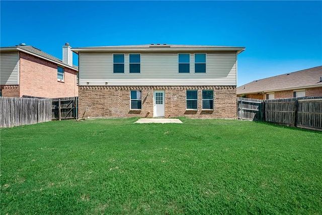 1109 Boxwood Drive, Crowley, TX 76036