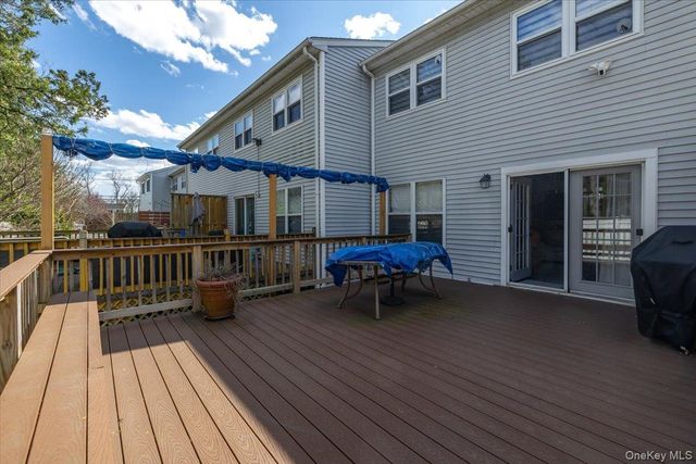 9 Eastern Drive, New Hyde Park, NY 11040