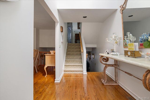 9 Eastern Drive, New Hyde Park, NY 11040