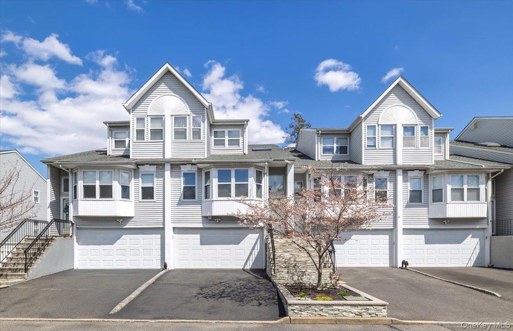 9 Eastern Drive, New Hyde Park, NY 11040
