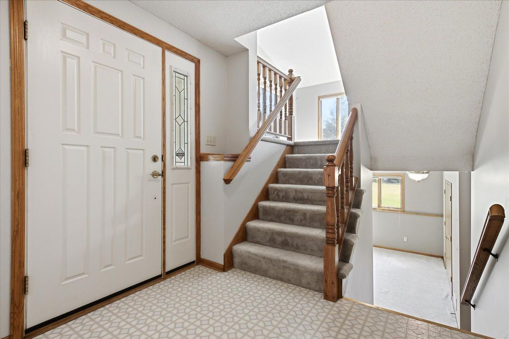 5758 Heather Ridge Drive, Shoreview, MN 55126 — photo 3