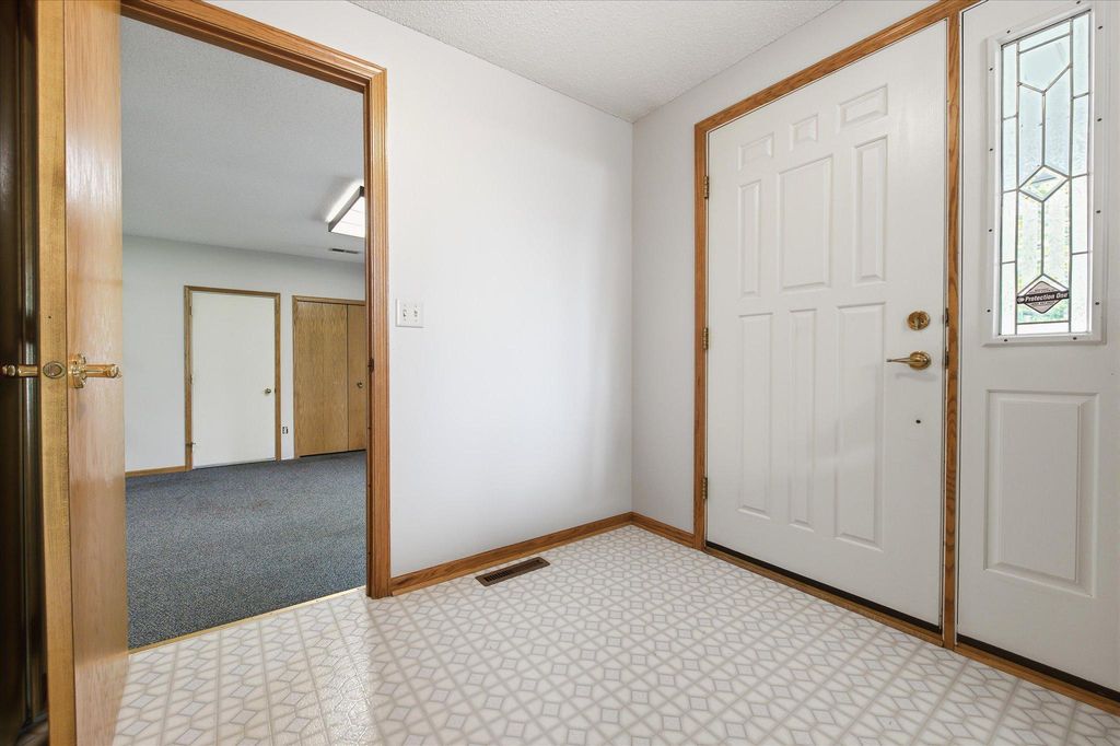 5758 Heather Ridge Drive, Shoreview, MN 55126 — photo 4