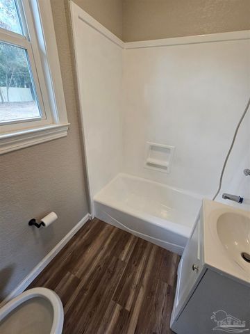 27 Feldor Dr, Pensacola, FL 32506