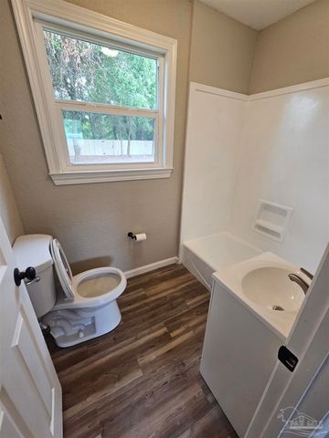 27 Feldor Dr, Pensacola, FL 32506
