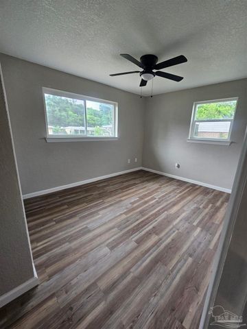 27 Feldor Dr, Pensacola, FL 32506