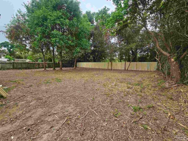 27 Feldor Dr, Pensacola, FL 32506