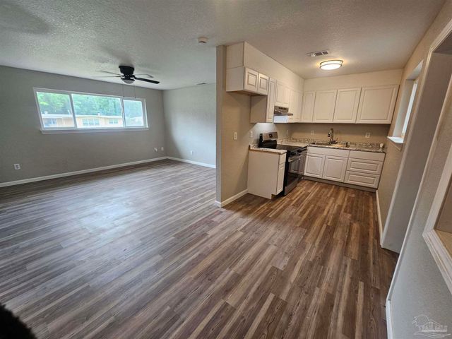27 Feldor Dr, Pensacola, FL 32506
