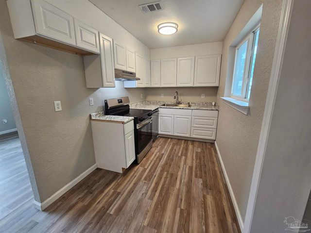 27 Feldor Dr, Pensacola, FL 32506