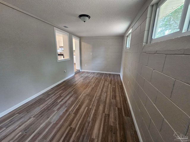 27 Feldor Dr, Pensacola, FL 32506