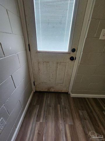 27 Feldor Dr, Pensacola, FL 32506