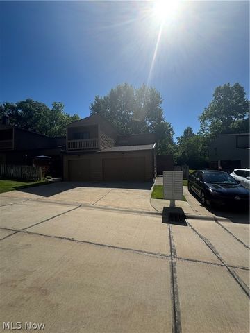 131 Kimrose Lane, Broadview Heights, OH 44147
