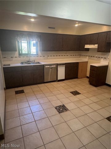 131 Kimrose Lane, Broadview Heights, OH 44147