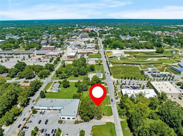 1006 S Main Street, Bentonville, AR 72712