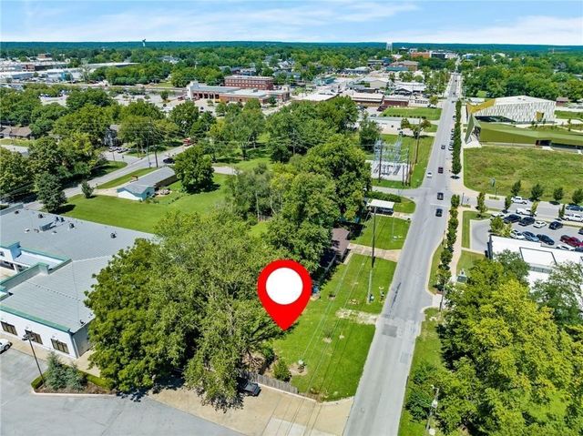 1006 S Main Street, Bentonville, AR 72712