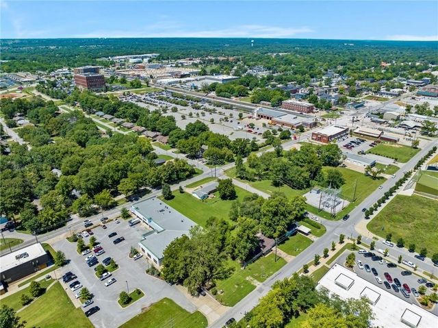 1006 S Main Street, Bentonville, AR 72712