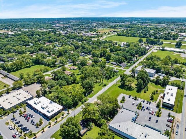 1006 S Main Street, Bentonville, AR 72712