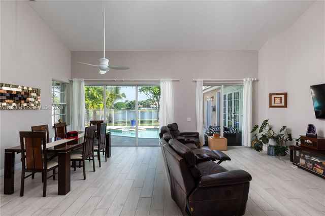 1171 Laguna Springs Dr, Weston, FL 33326