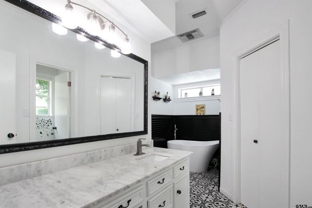 19413 US Hwy 79 E, Jacksonville, TX 75766