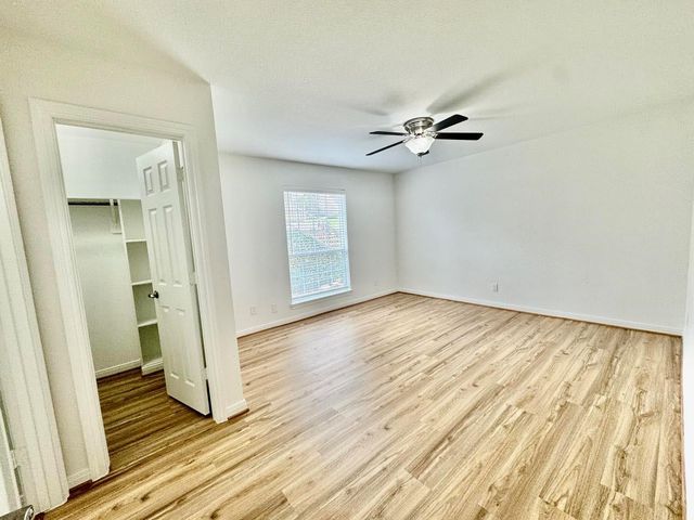 1880 White Oak Drive 107, Houston, TX 77009