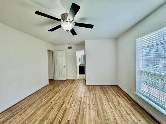 1880 White Oak Drive 107, Houston, TX 77009