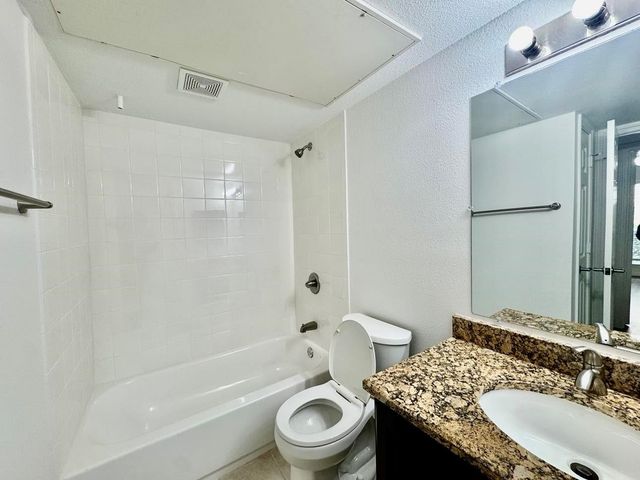 1880 White Oak Drive 107, Houston, TX 77009