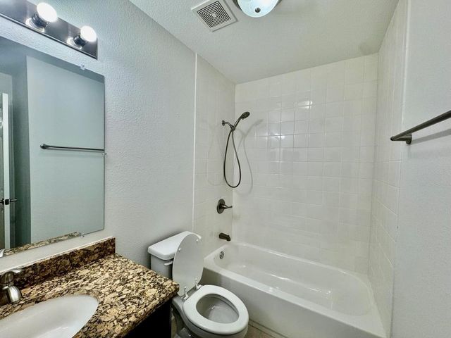 1880 White Oak Drive 107, Houston, TX 77009