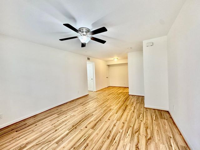 1880 White Oak Drive 107, Houston, TX 77009