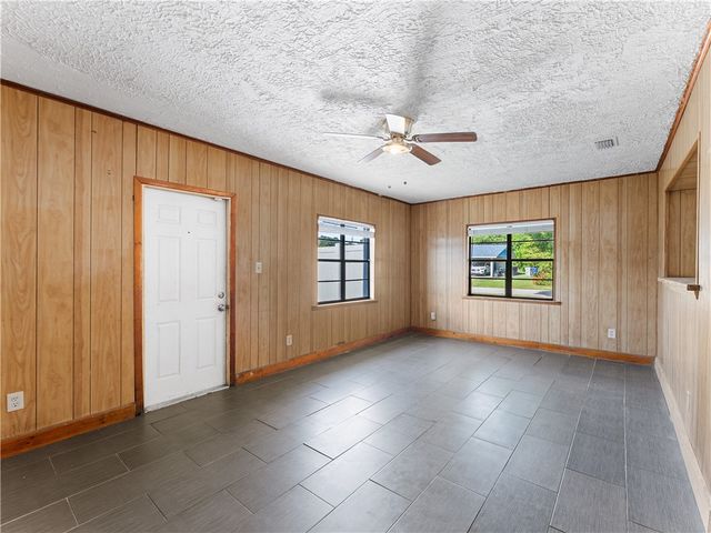 304 8th Avenue SW, Vero Beach, FL 32962