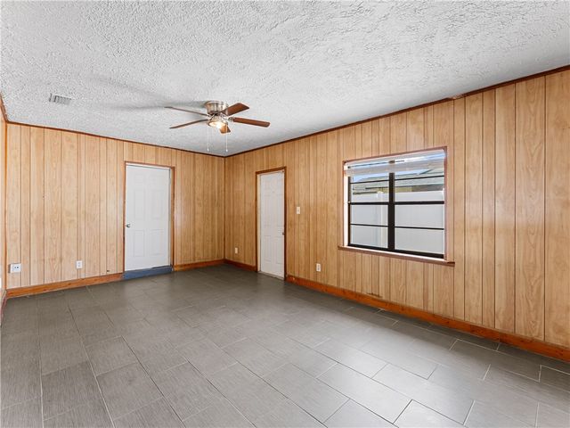 304 8th Avenue SW, Vero Beach, FL 32962